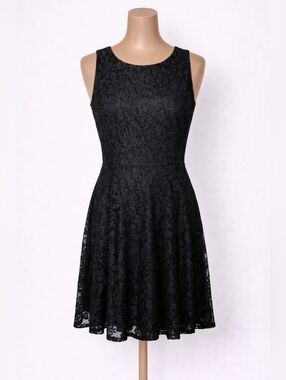green emerald velvet dress Amazon.com: Speechless Women's Sleeveless Glitter Knit Slip Bodycon Dress,  Black/Silver, X-Small : Clothing, Shoes & Jewelry main image 0